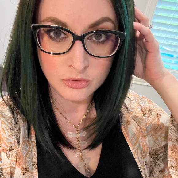 Meet your Posher, Andrea - Picture 1 of 6